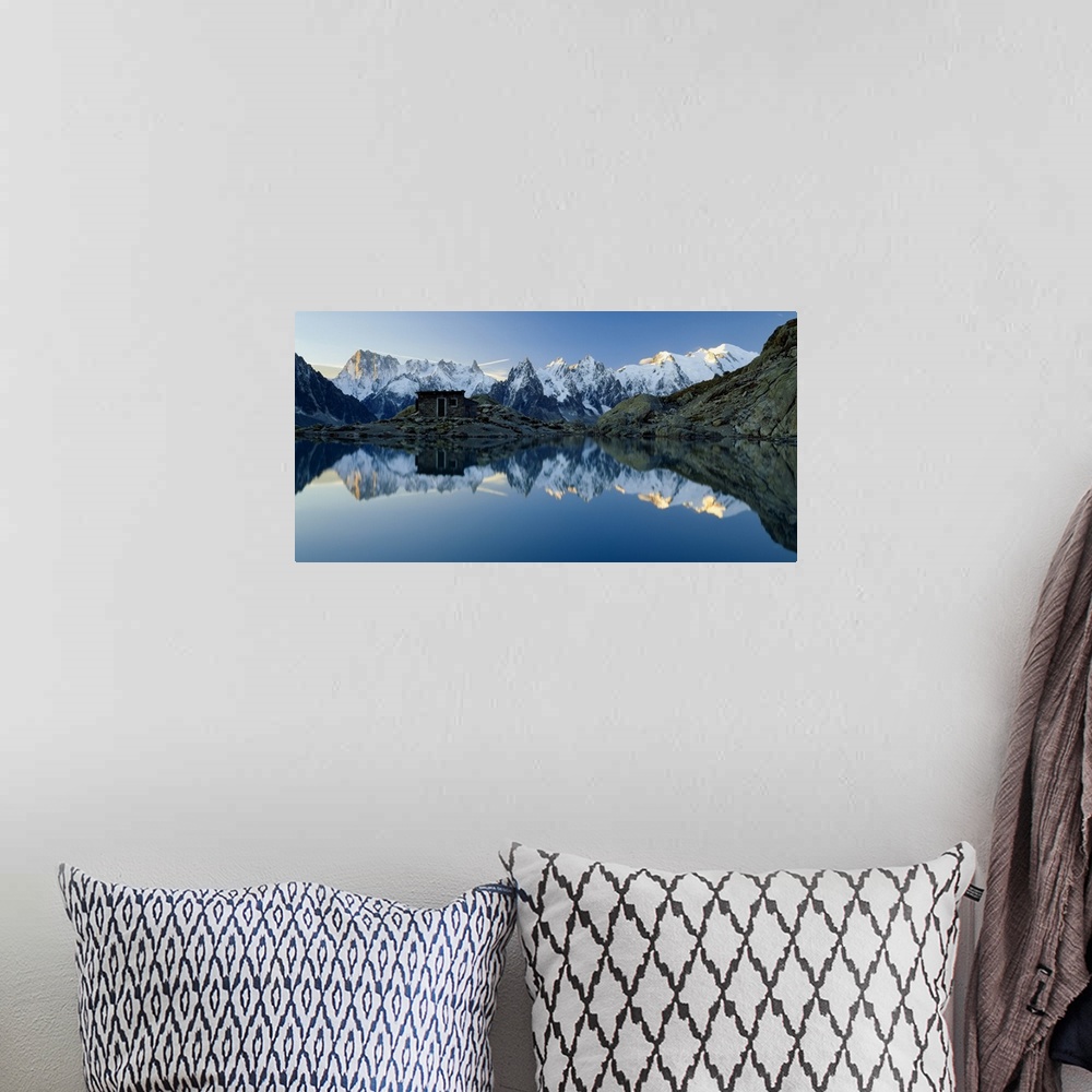 A bohemian room featuring France, Rhone-Alpes, Savoie, Haute Savoie, Mont Blanc, Lac Blanc