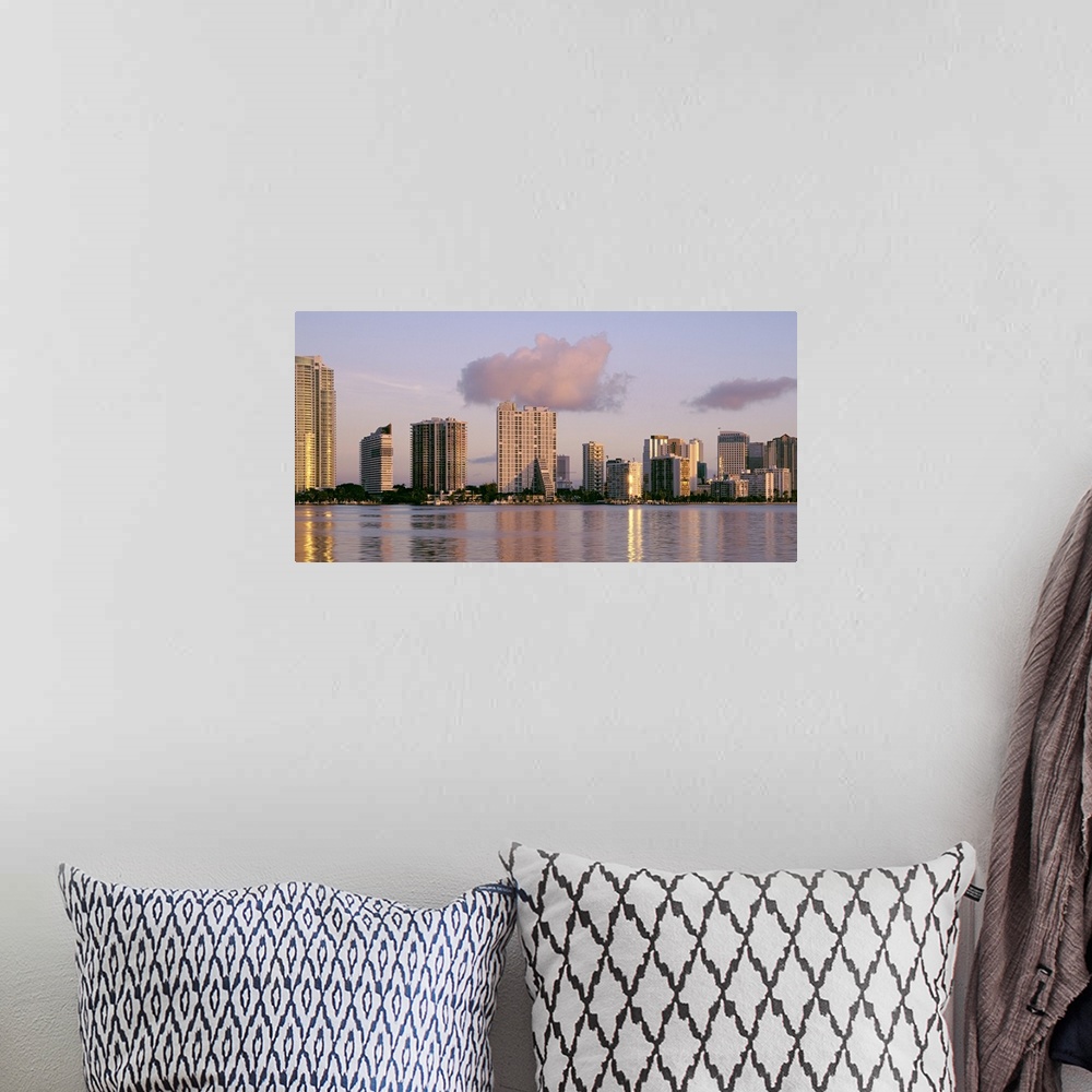 A bohemian room featuring Florida, Miami, Waterfront and skyline at dusk