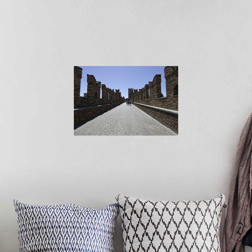 A bohemian room featuring Castle Vecchio Bridge Verona, Italye
