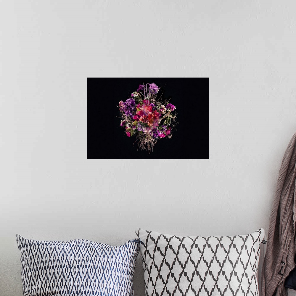 A bohemian room featuring Bouquet VIIII, 2018
