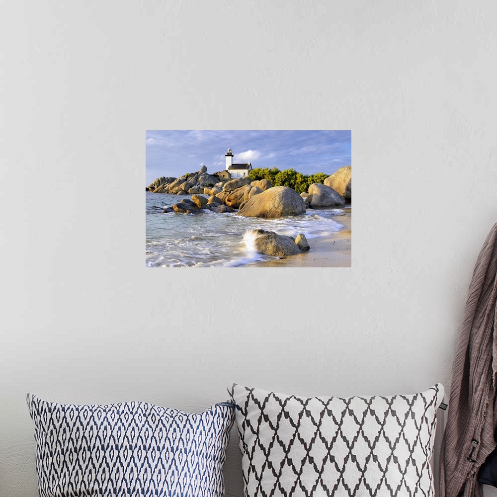 A bohemian room featuring France, Brittany, Brignogan-Plages, Pointe de Pontusval lighthouse and Chardons Bleus beach.