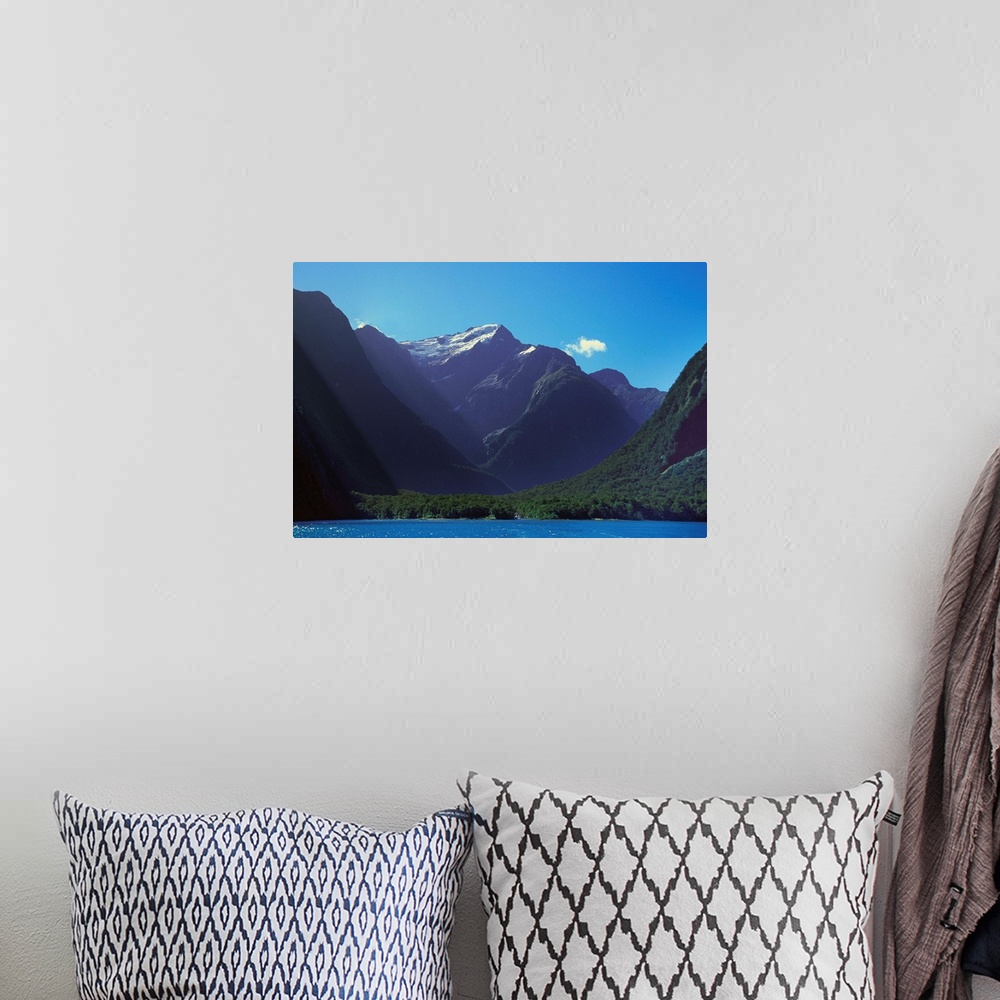 A bohemian room featuring The Milford sound is one of the most beutiful fiords of the Fiordland National Park, in the south...