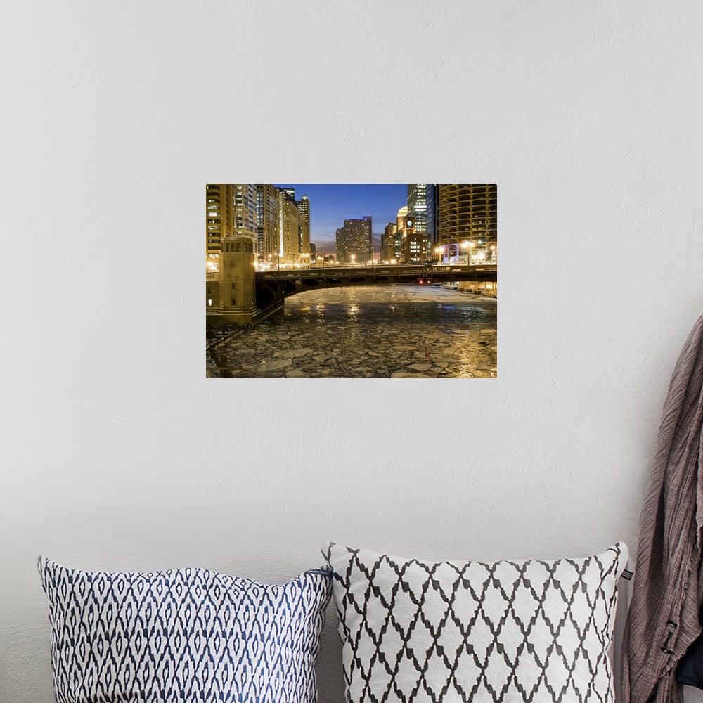 A bohemian room featuring Looking down the frozen Chicago River at dusk.