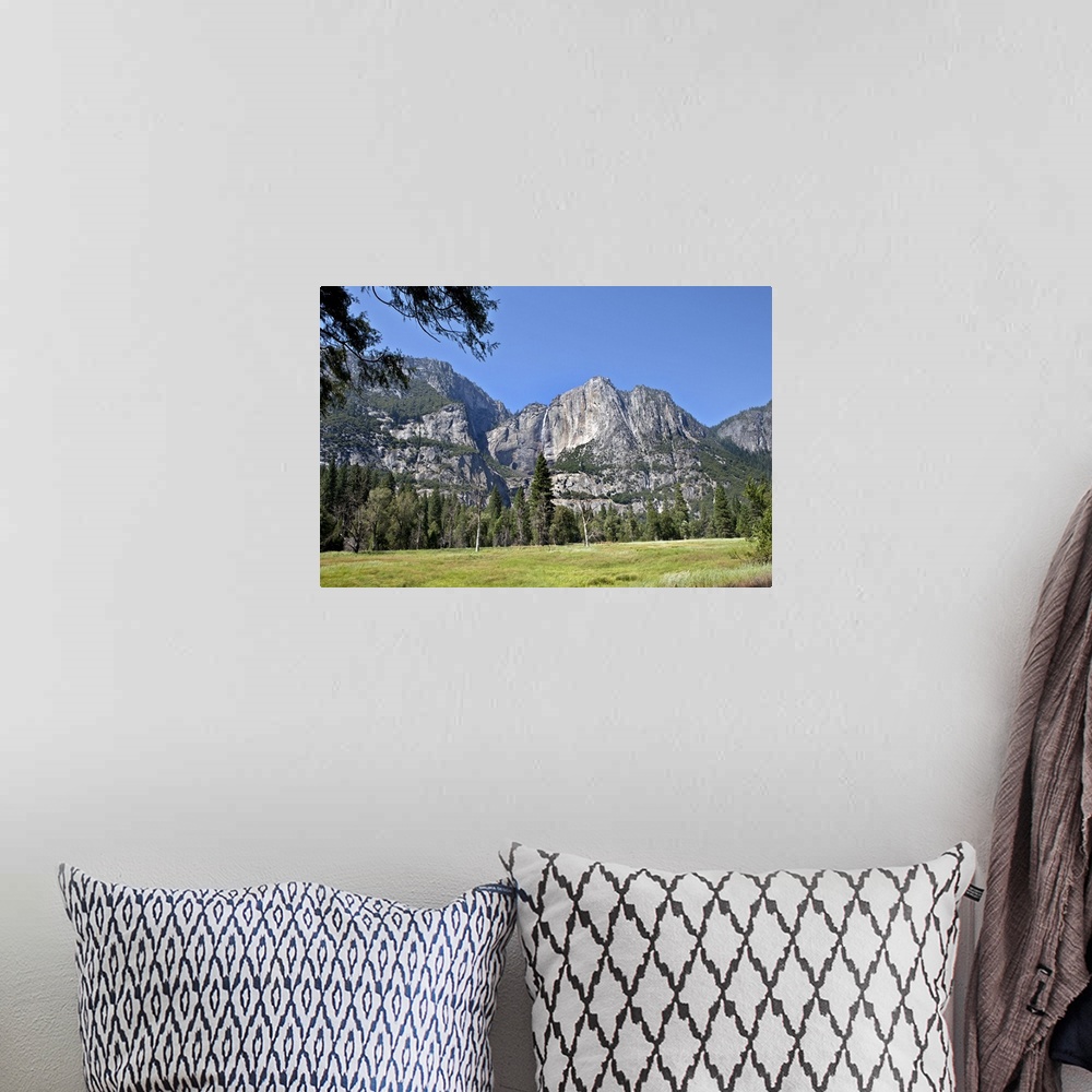 A bohemian room featuring Daytime view of Yosemite National Park