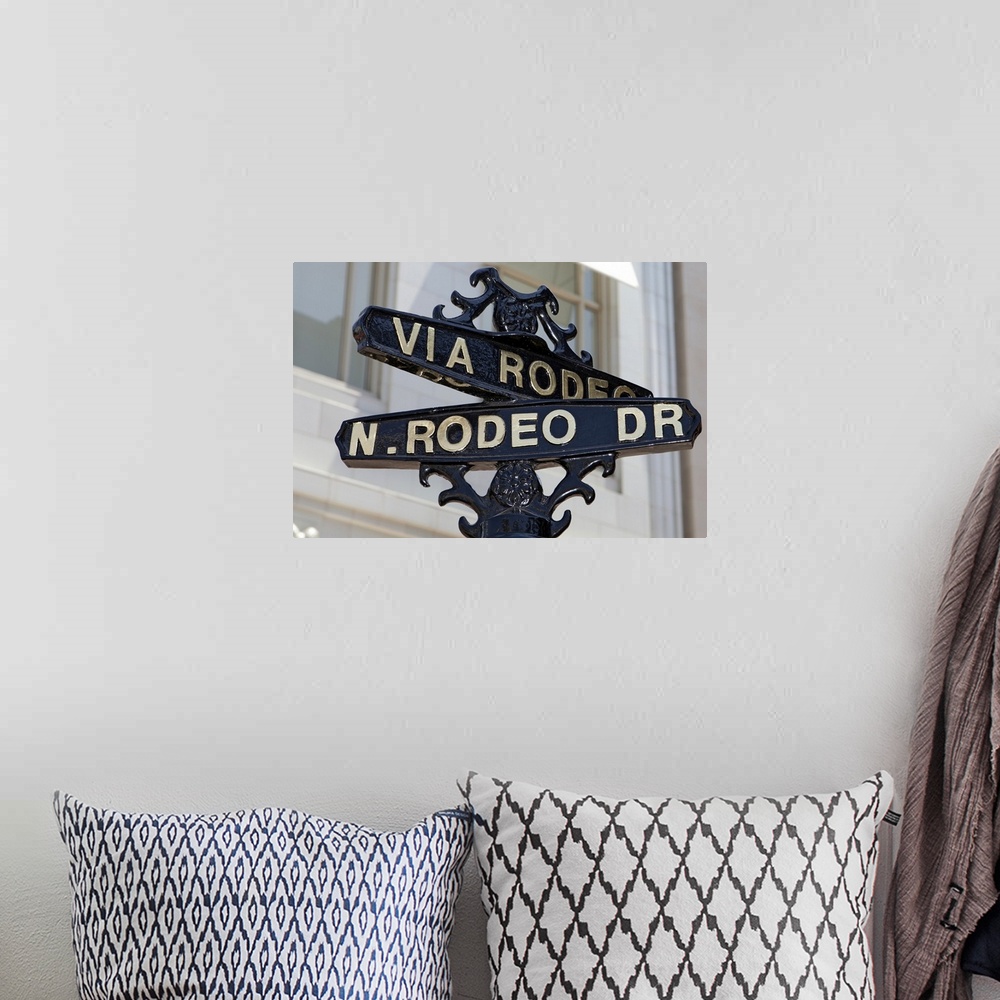 A bohemian room featuring Rodeo Drive, Beverly Hills sign