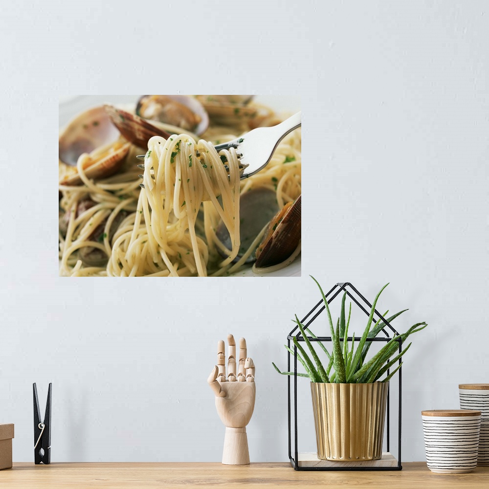 A bohemian room featuring Spaghetti Vongole Bianco