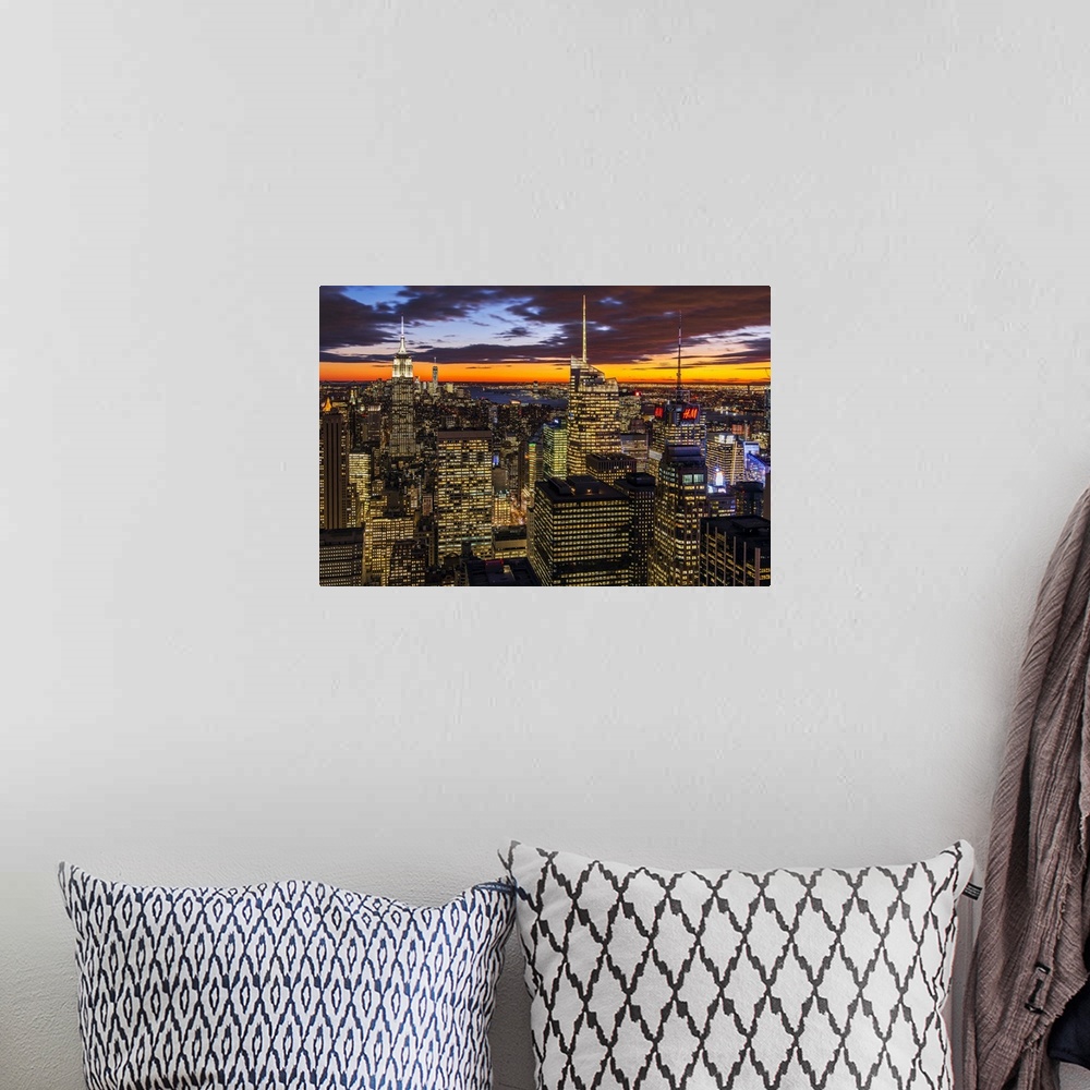 A bohemian room featuring View over Midtown Manhattan skyline at dusk from the Top of the Rock, New York, USA.