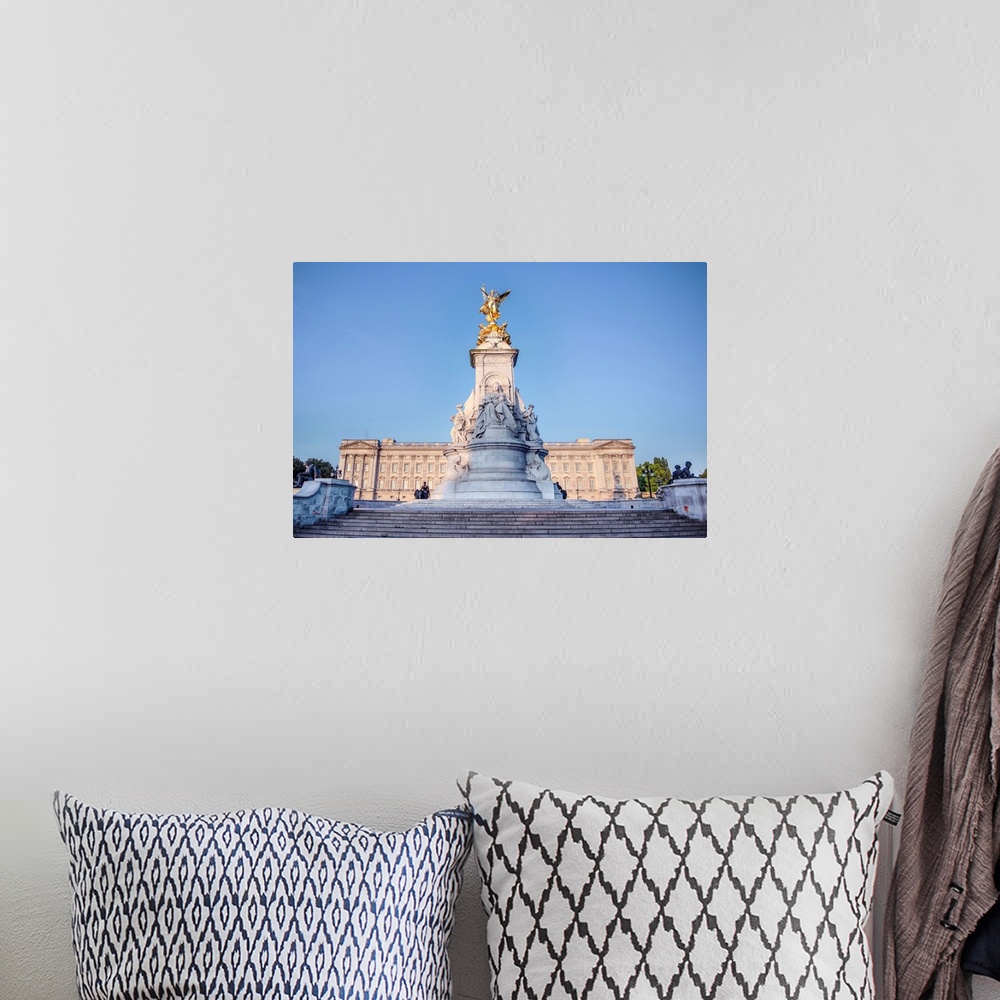 A bohemian room featuring The Victoria Memorial is located near Buckingham Palace and is a monument to Queen Victoria.