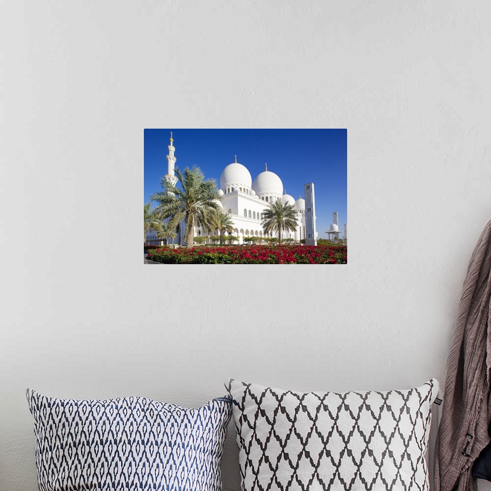 A bohemian room featuring Sheikh Zayed Bin Sultan Al Nahyan Mosque, Abu Dhabi, United Arab Emirates