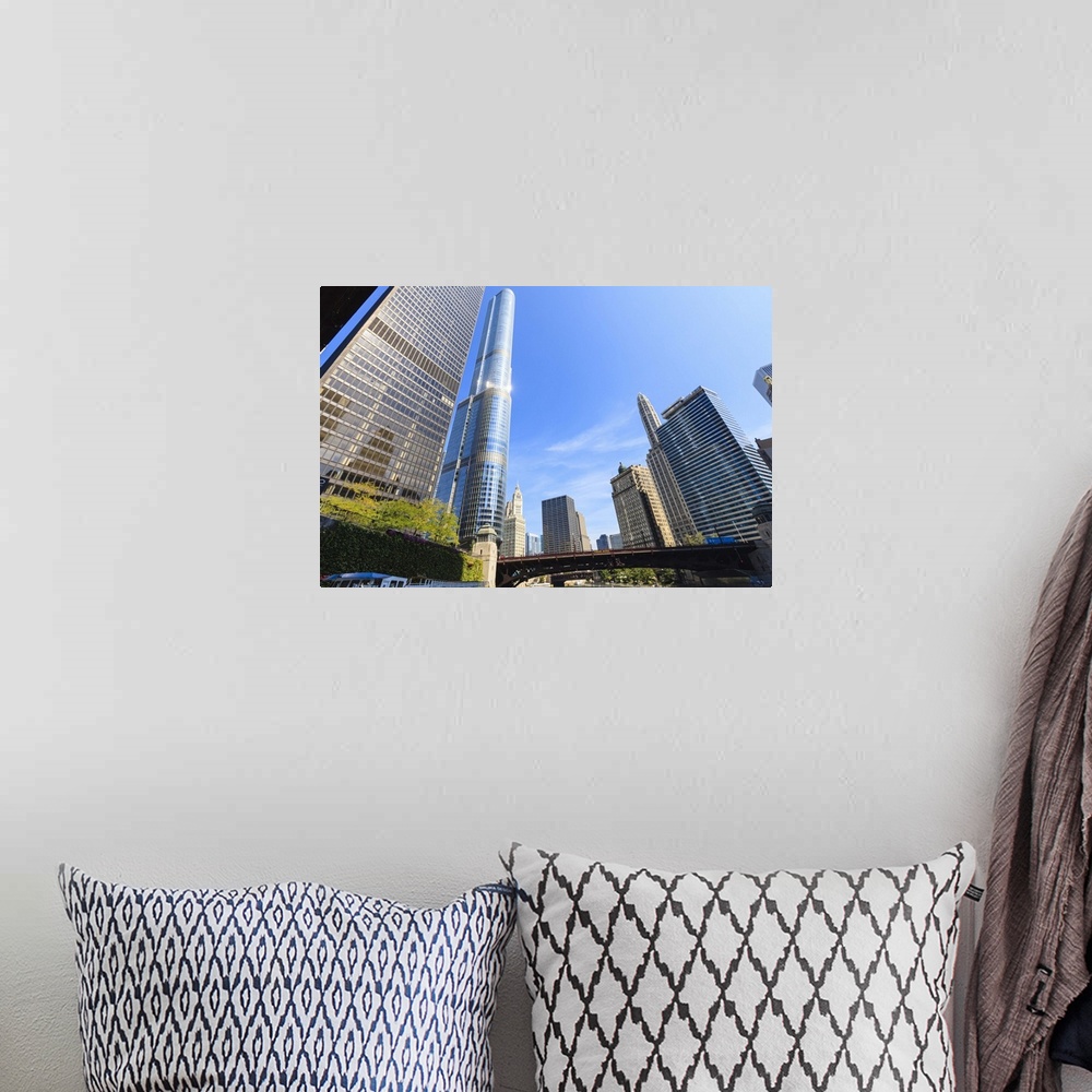 A bohemian room featuring Skyscrapers along the Chicago River, including Trump Tower, Chicago, Illinois