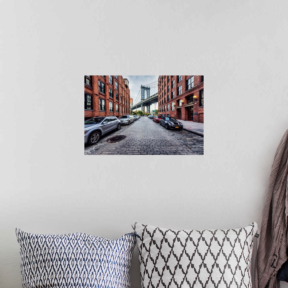 A bohemian room featuring Manhatten Bridge and streets from Brooklyn in NYC