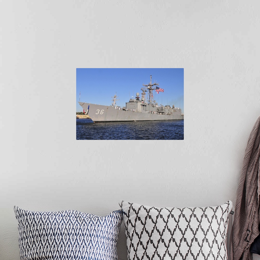 A bohemian room featuring Mayport, Florida, October 30, 2012 - The guided-missile frigate USS Underwood (FFG 36) returns to...