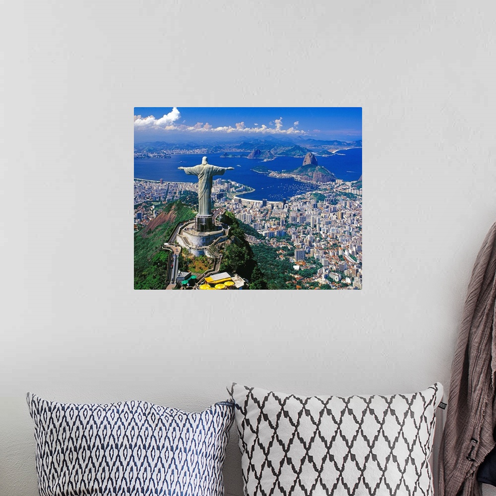 A bohemian room featuring Blick auf Corcovado mit Christusstatue und Zuckerhut, Rio de Janeiro, Brasilien