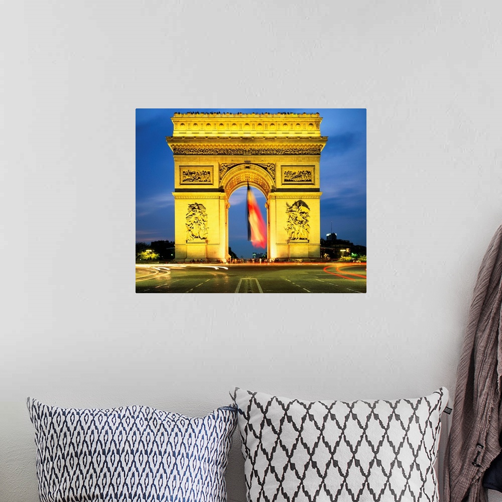 A bohemian room featuring France, Paris, Arc de Triomphe