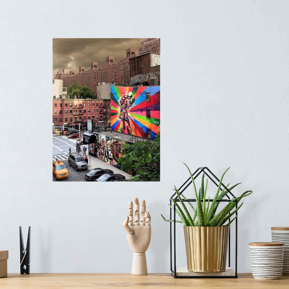 A bohemian room featuring USA, New York City, Manhattan, Lower Manhattan, Murals, graffiti, love scene, from the High line.