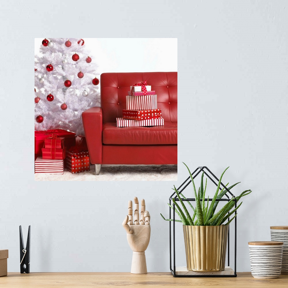 A bohemian room featuring Assorted wrapped presents and Christmas tree