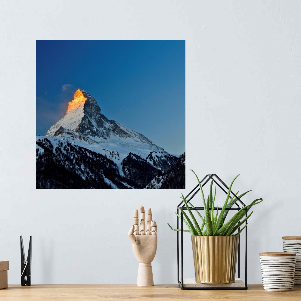 A bohemian room featuring View of Matterhorn, Alpes, in sunrise, blue sky in background.