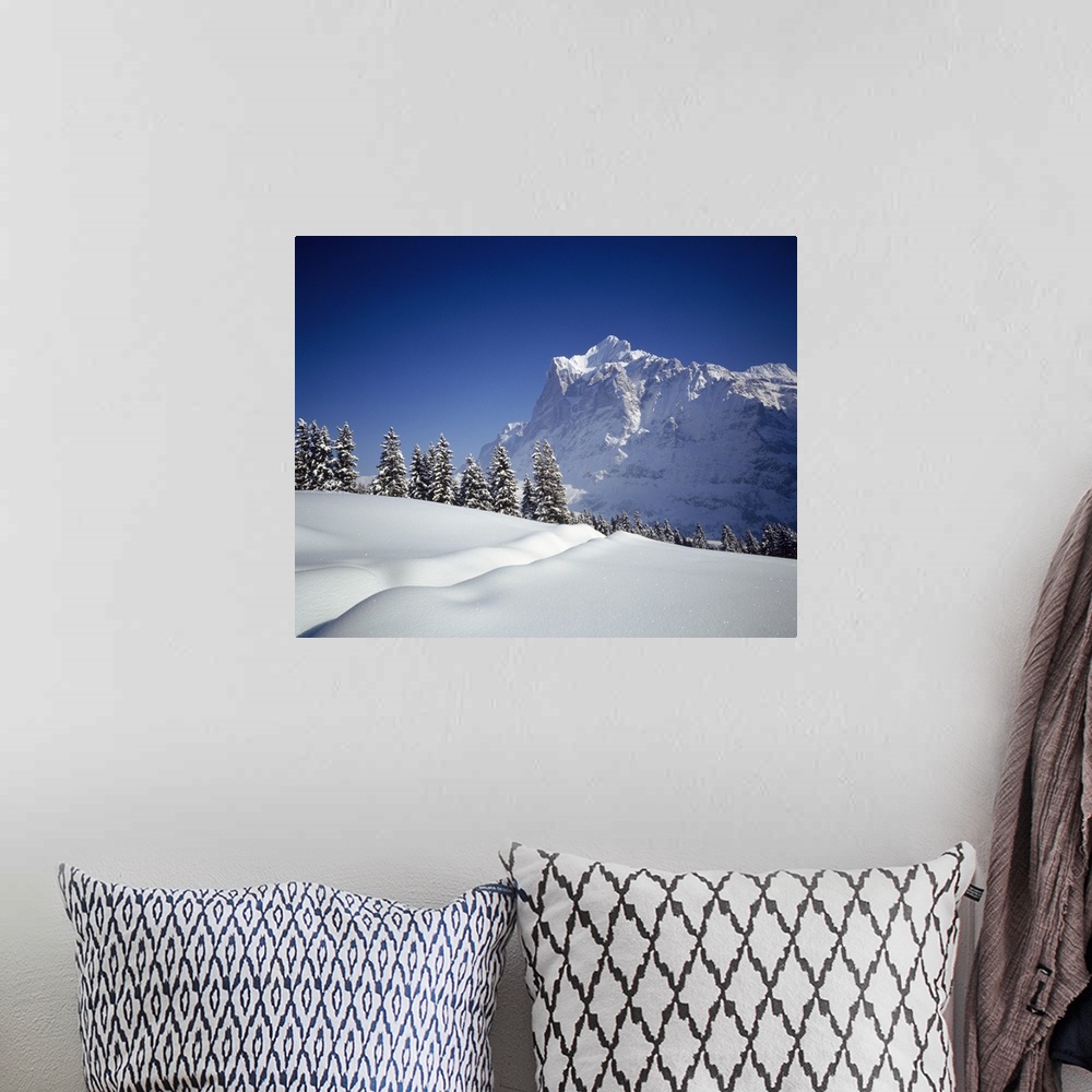 A bohemian room featuring Snow Grindelwald Switzerland