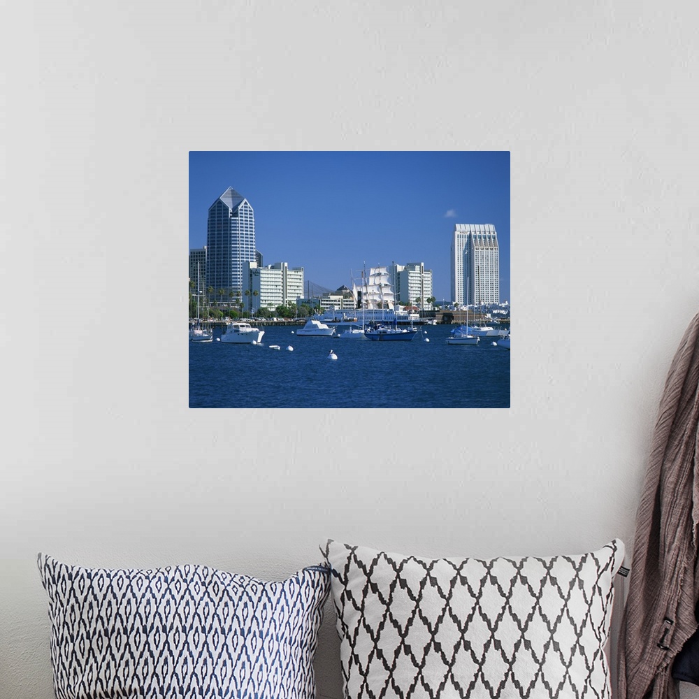A bohemian room featuring Boats in the harbour and city skyline of San Diego, California