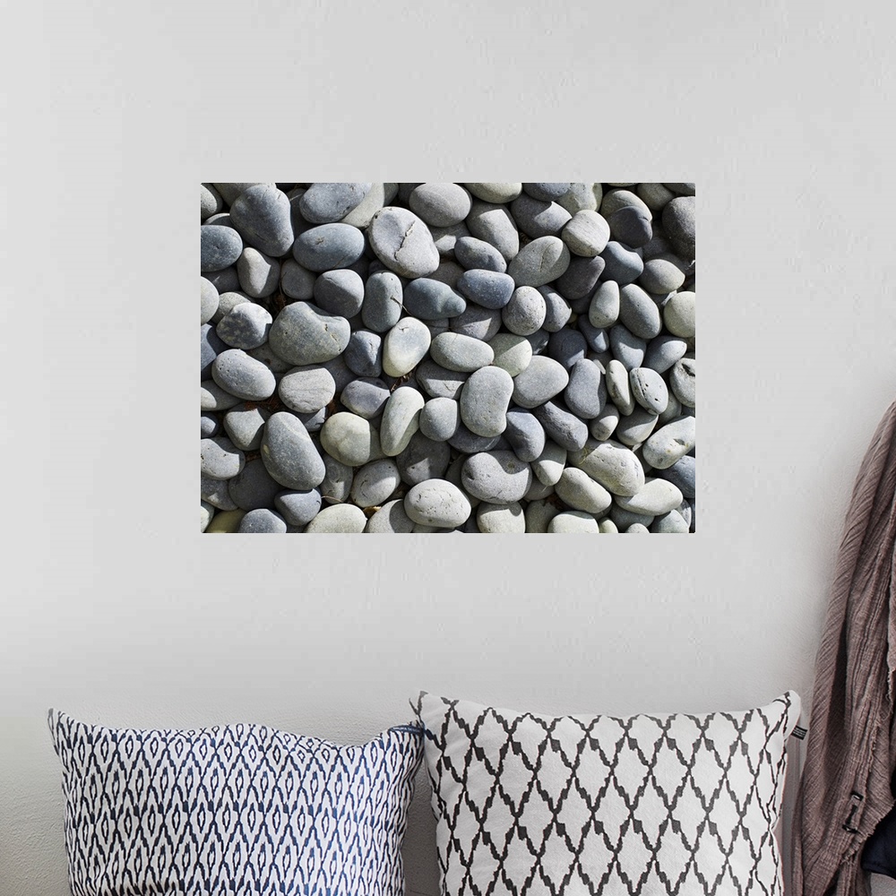 A bohemian room featuring Rocks and stones background