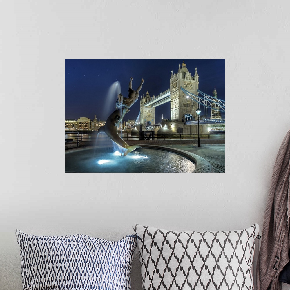 A bohemian room featuring Tower Bridge with  dolphin fountain in London.