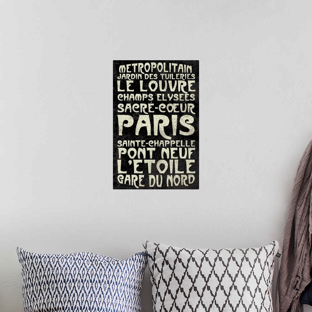 A bohemian room featuring Bus roll with streets and areas of interest in Paris