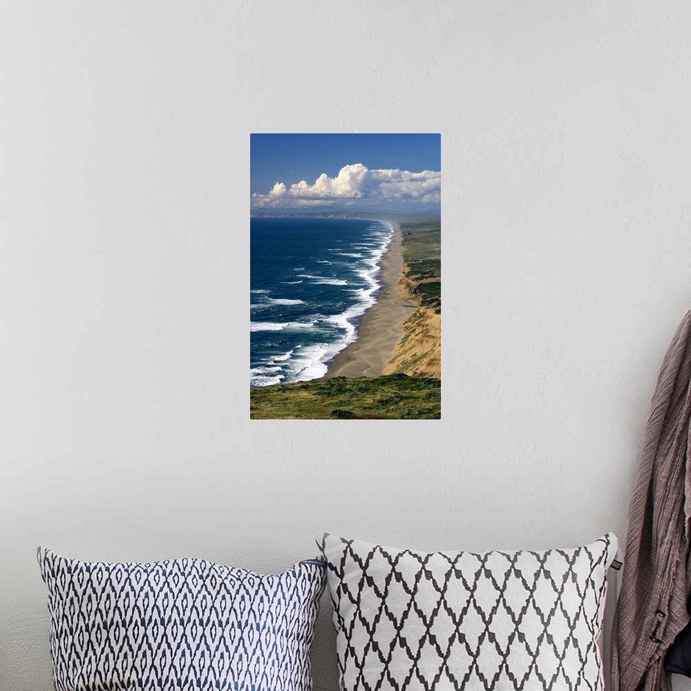 A bohemian room featuring Infinite view of the coastline at Point Reyes National Sea Shore.