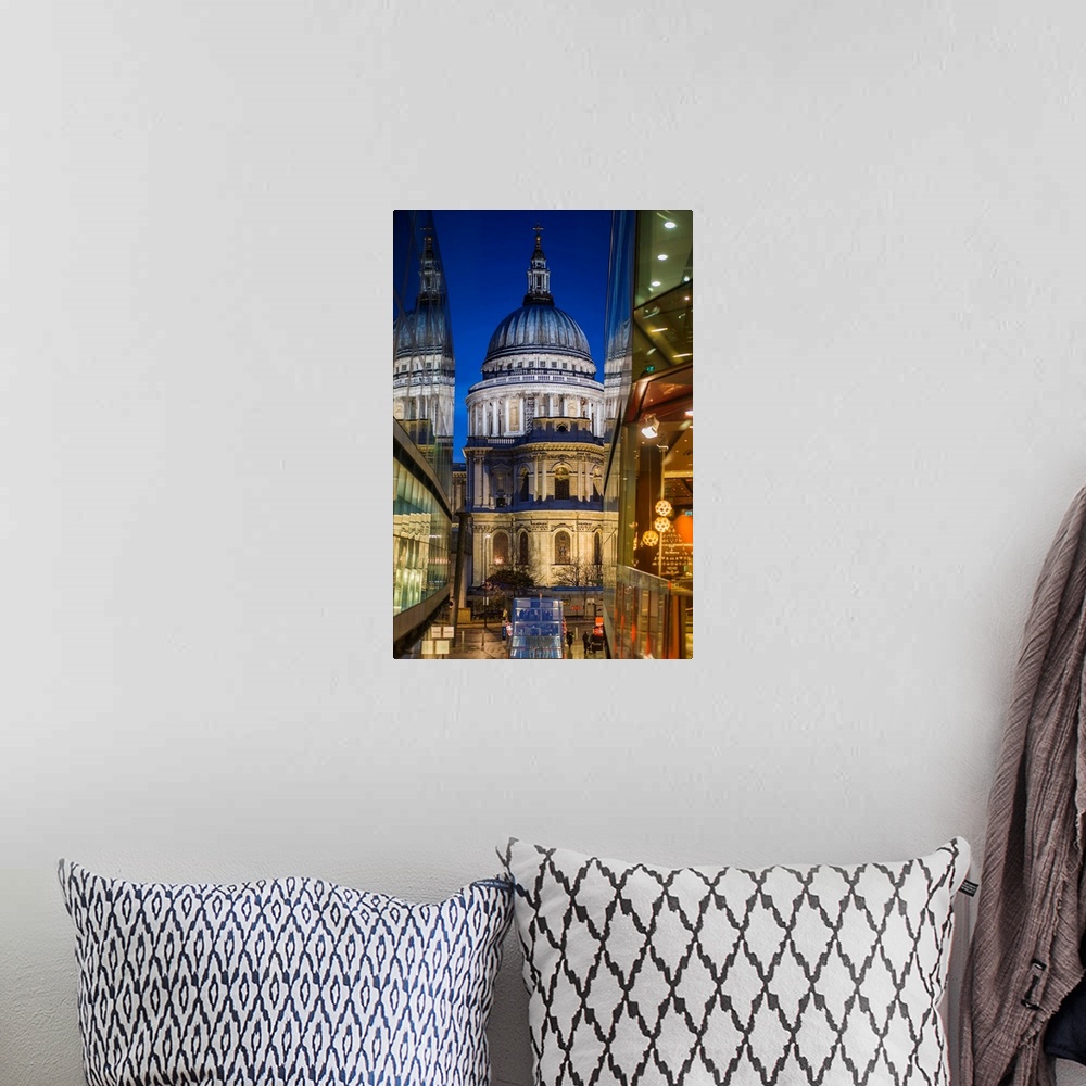 A bohemian room featuring England, London, The City, St. Paul's Cathedral from One New Change, dusk