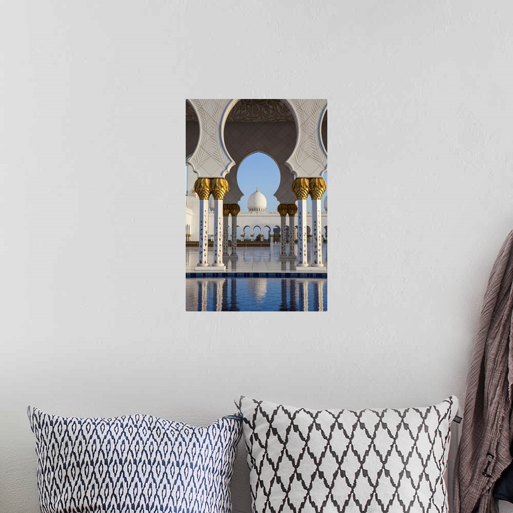 A bohemian room featuring United Arab Emirates, Abu Dhabi, Sheikh Zayed Grand Mosque, Gilded columns and reflecting pool