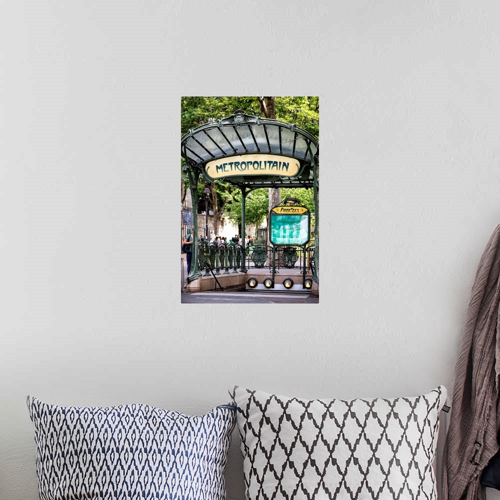 A bohemian room featuring A photograph of the famous Parisian Metropolitain sign.