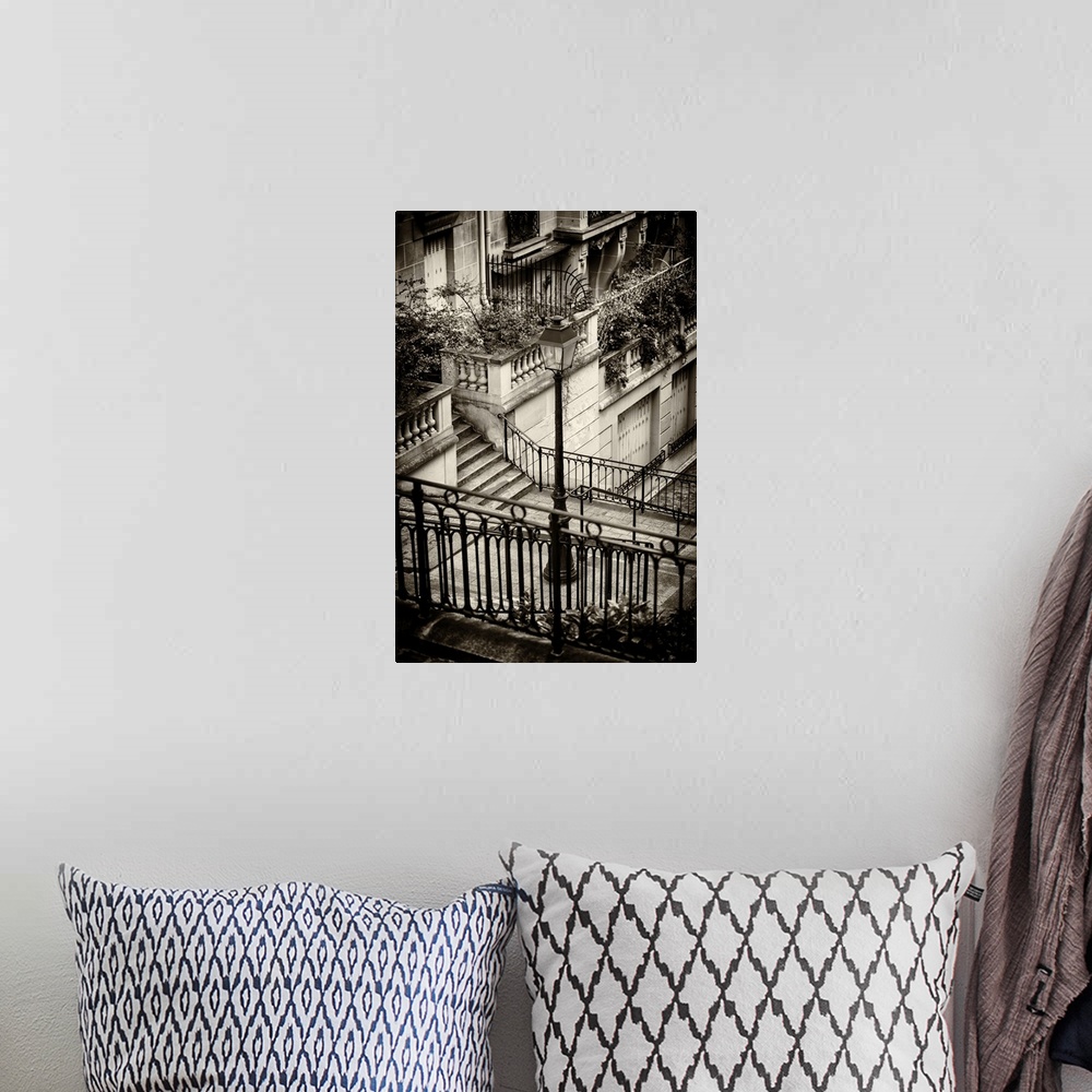 A bohemian room featuring A black and white photograph of a lamppost in Paris.