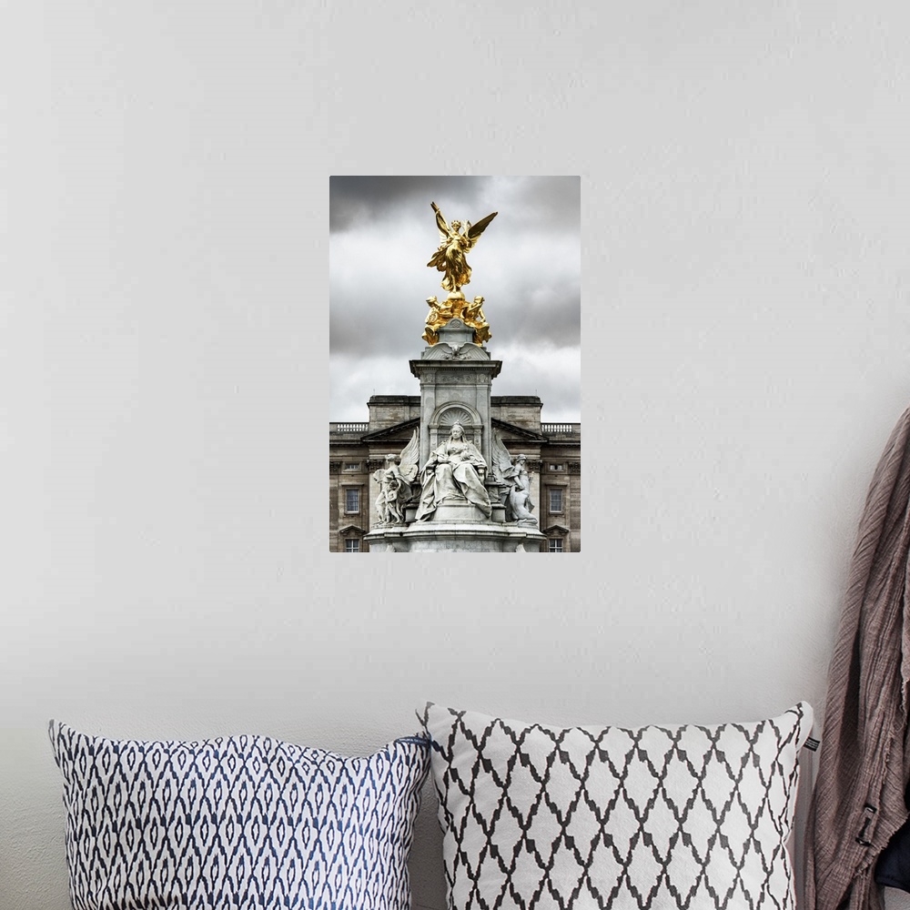A bohemian room featuring View of the golden statue at the top of the Victoria Memorial under a cloudy sky.