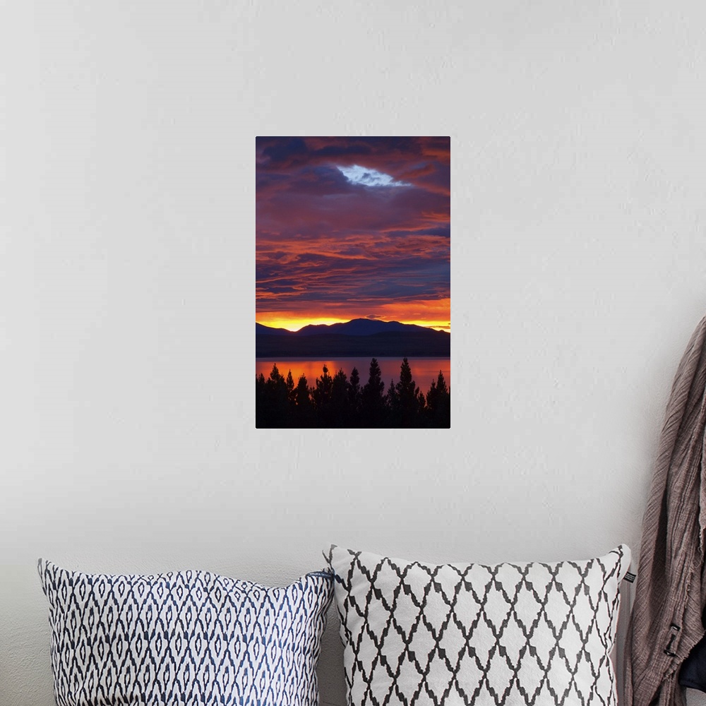 A bohemian room featuring Sunrise, Lake Pukaki, Canterbury, South Island, New Zealand, Pacific