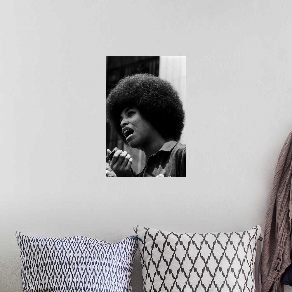 A bohemian room featuring ANGELA DAVIS (1944- ). American political activist. Speaking to the press at the University of Ca...