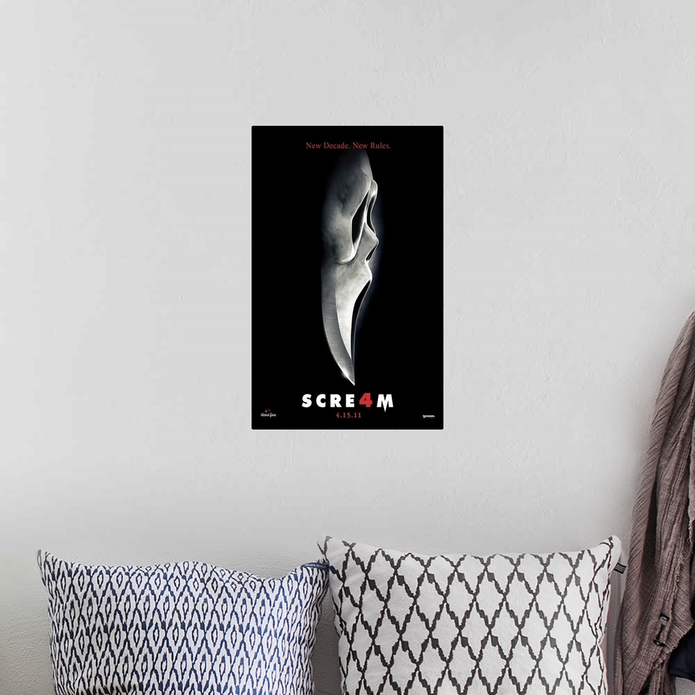 A bohemian room featuring Scream 4 - Movie Poster
