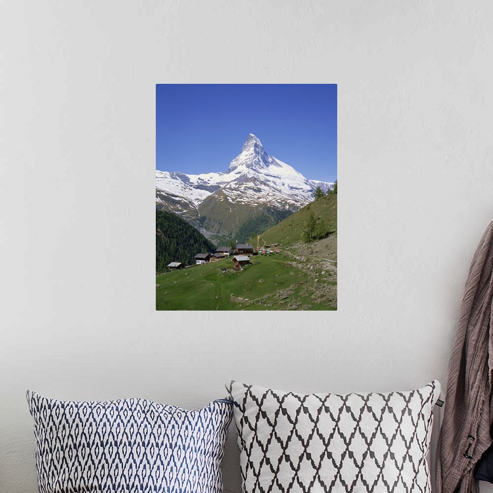 A bohemian room featuring Chalets and restaurants below the Matterhorn in Switzerland