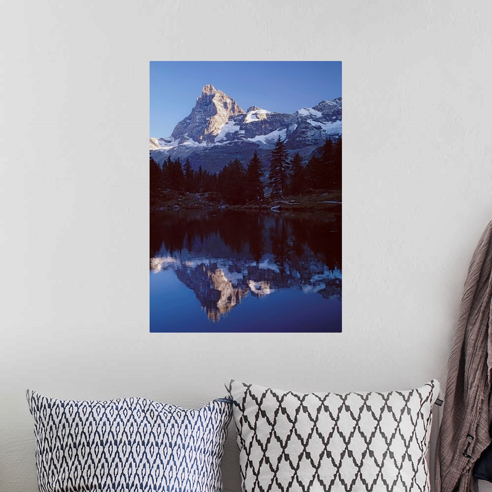 A bohemian room featuring Italy, Valle d'Aosta, Lago Blu and Monte Cervino (Matterhorn)