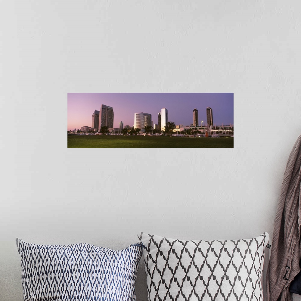 A bohemian room featuring California, San Diego, Marina Park and Skyline at dusk
