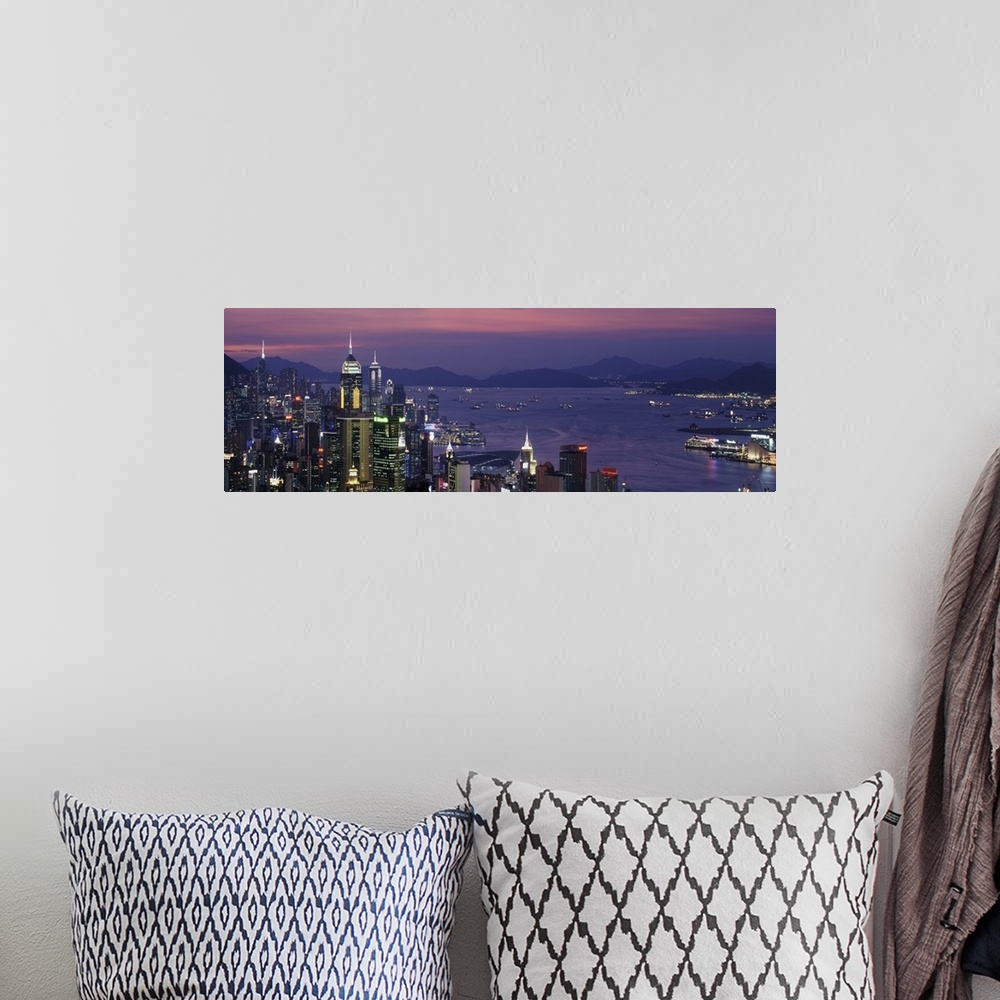 A bohemian room featuring Panoramic image of twilight and the Hong Kong skyline and water by the city.