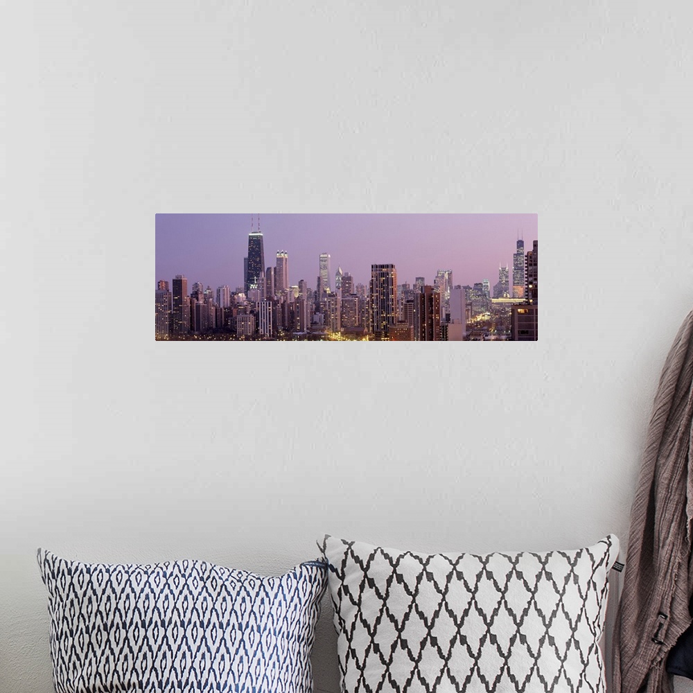 A bohemian room featuring Illinois, Chicago, night