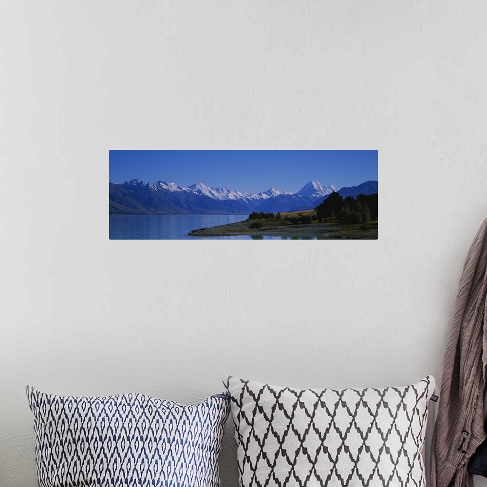 A bohemian room featuring Lake in front of a mountain range, Lake Pukaki, Mt Cook, Southern Alps, New Zealand