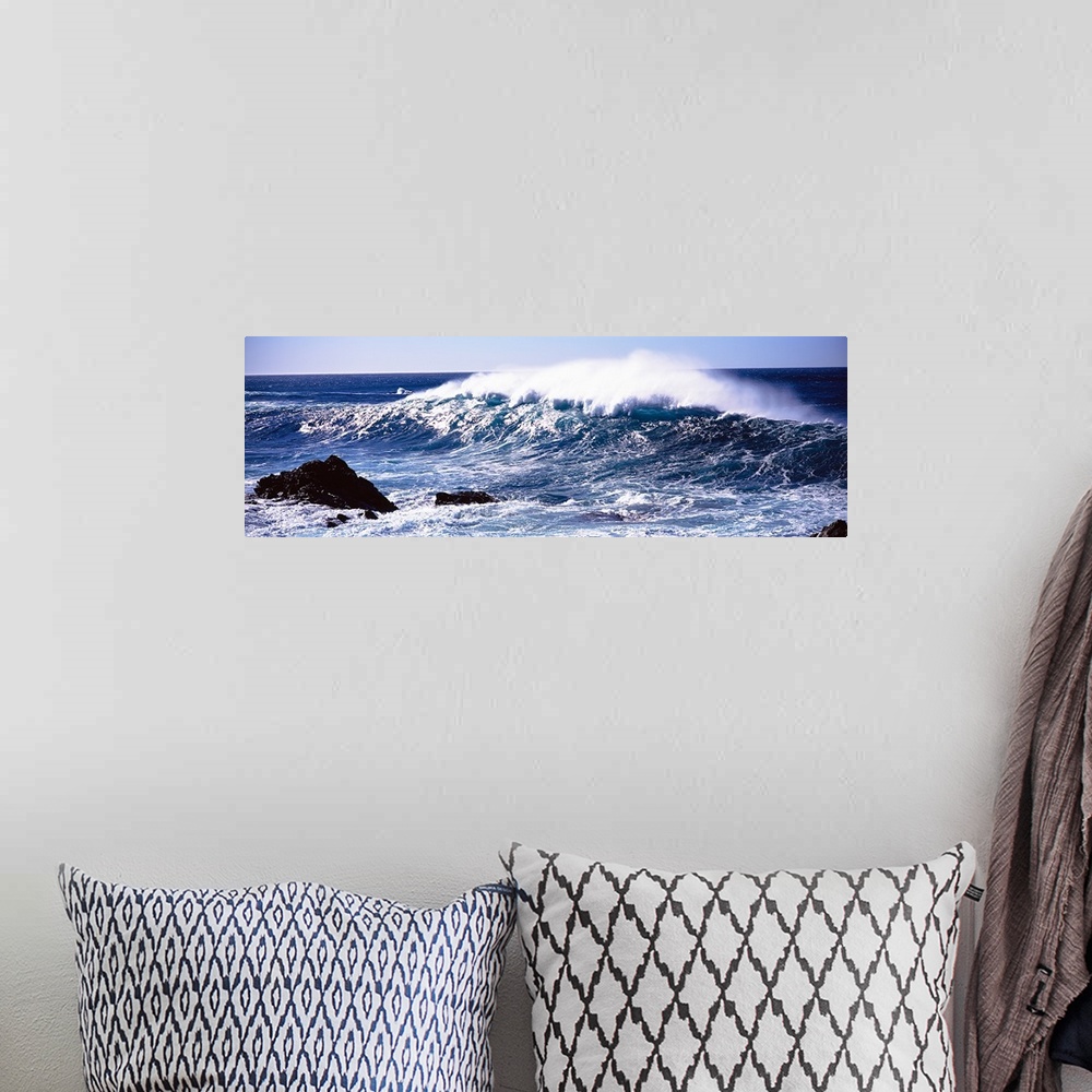 A bohemian room featuring Waves in the sea, Big Sur, California,