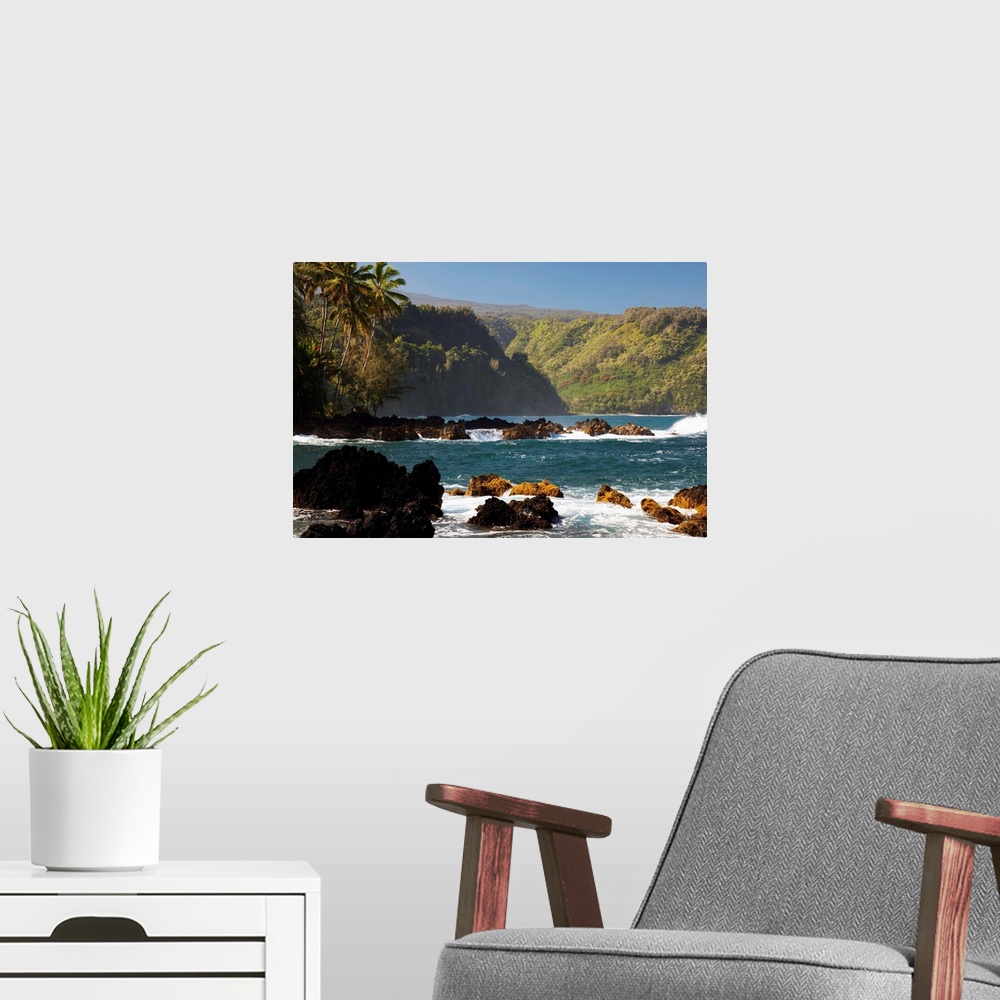 A modern room featuring Hawaii, Maui, Keanae Peninsula, Ocean And Palm Trees
