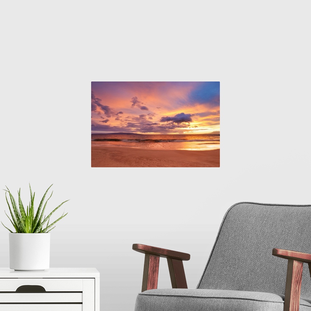 A modern room featuring Sunset on Hawaiian beach.