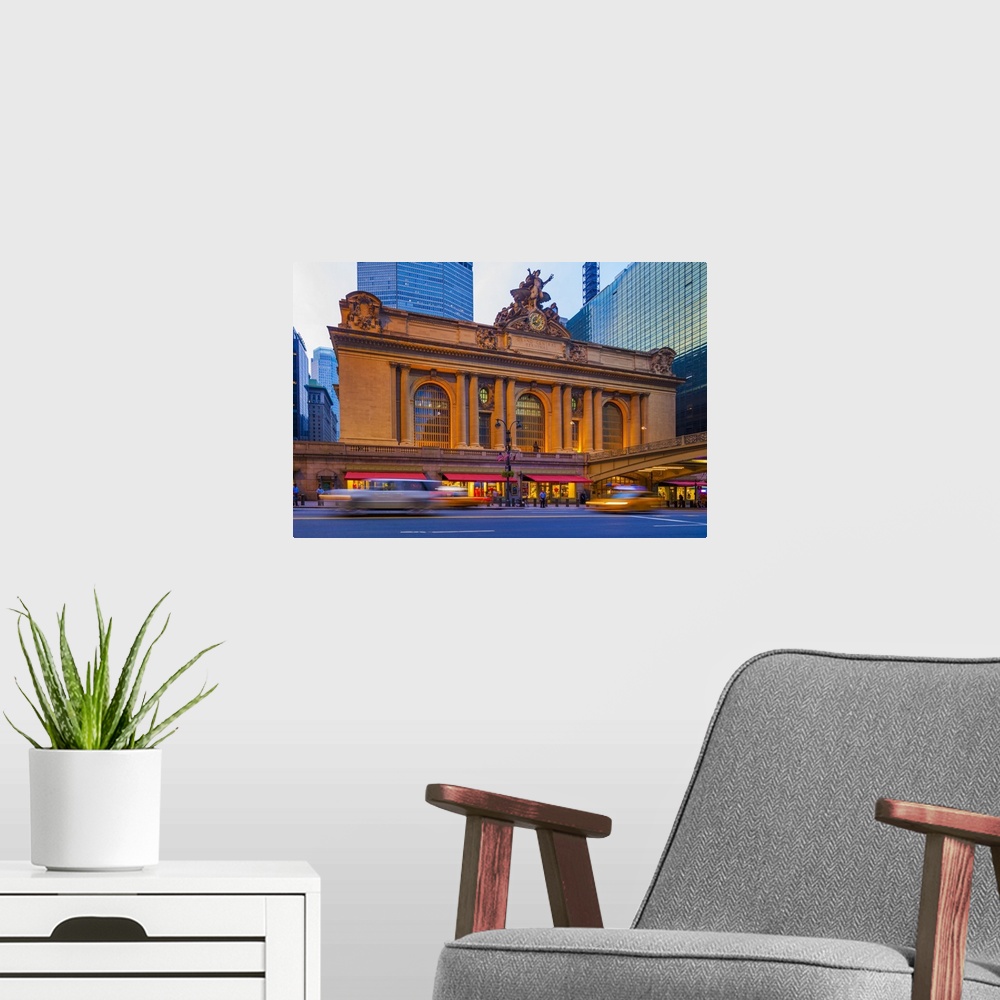 A modern room featuring USA, New York City, Manhattan, Midtown, Grand Central Station.