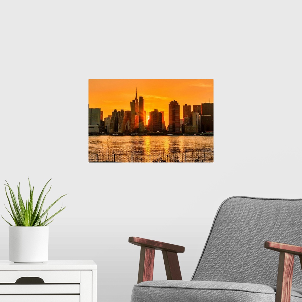 A modern room featuring New York City, Midtown Manhattan viewed from Gantry Plaza..
