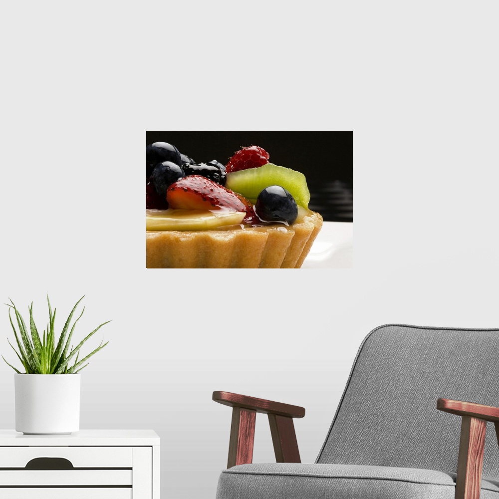 A modern room featuring Close-up of fruit tart