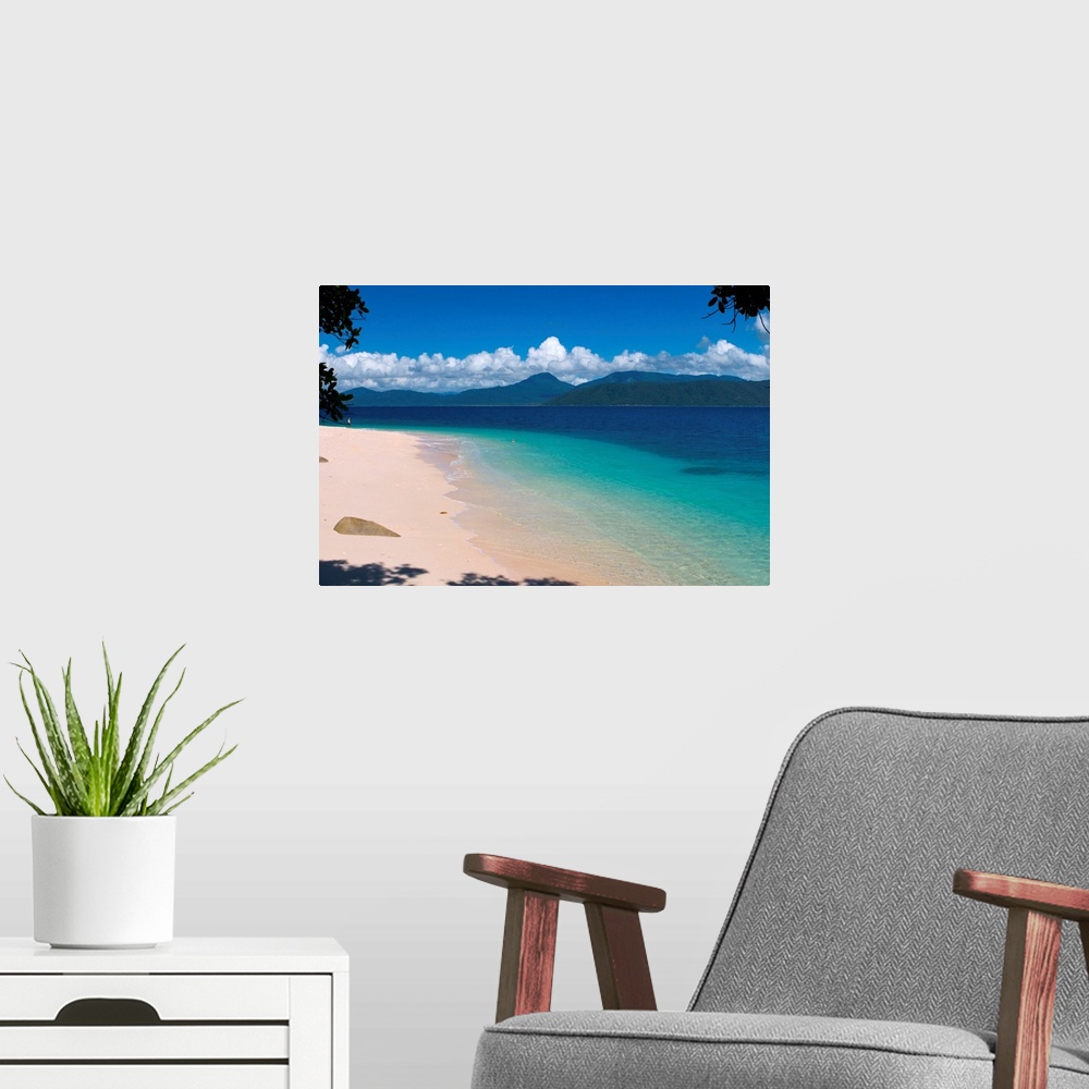 A modern room featuring A splendid, unspoiled beach on Fitzroy Island - Queensland - Australia