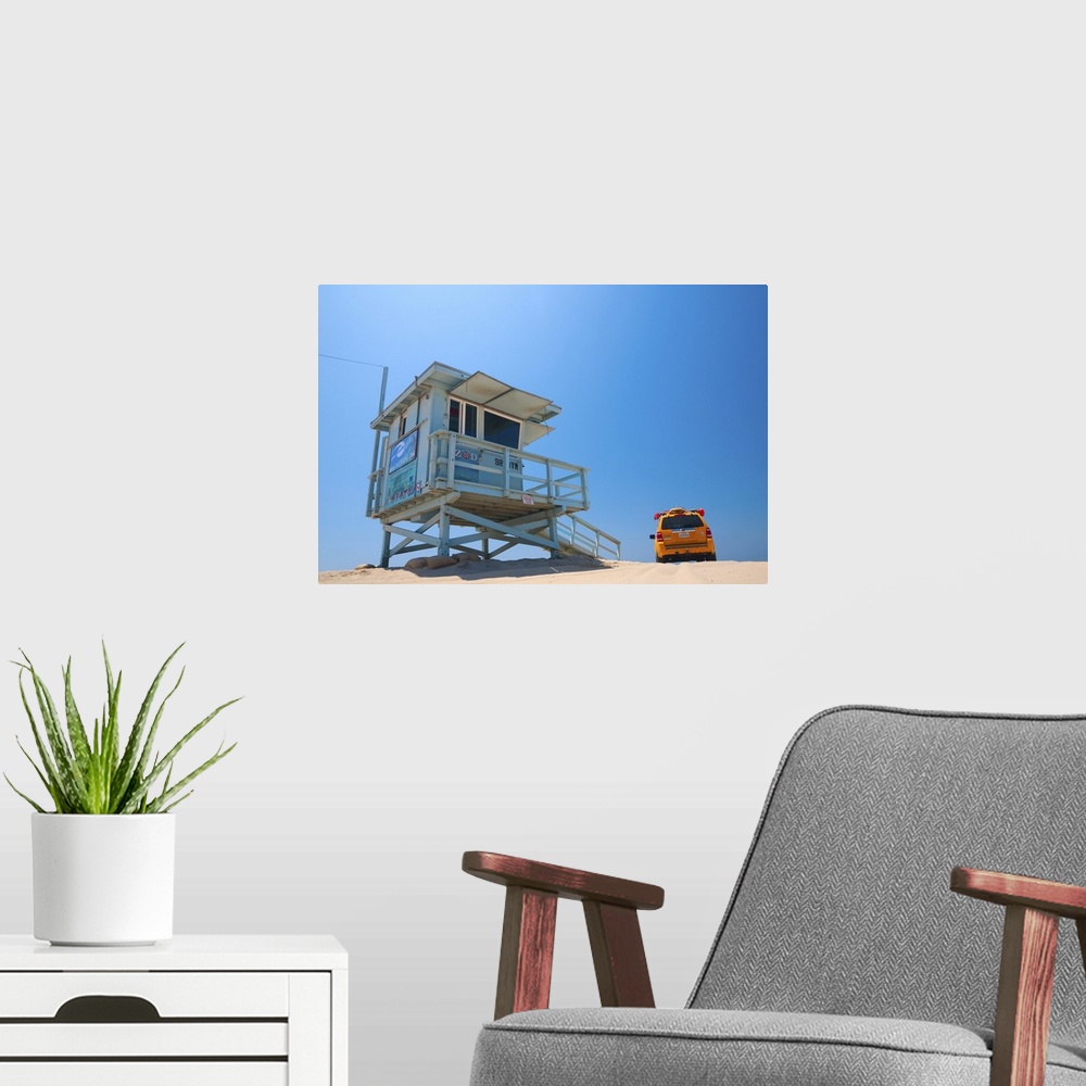 A modern room featuring USA, California, Los Angeles, Venice, Venice Beach, Lifeguard Station and vehicle