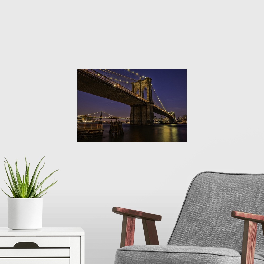 A modern room featuring A photograph of the Brooklyn bridge at twilight.